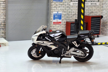 HONDA CBR1000RR  Black FireBlade 1:18 Scale Motorcycle