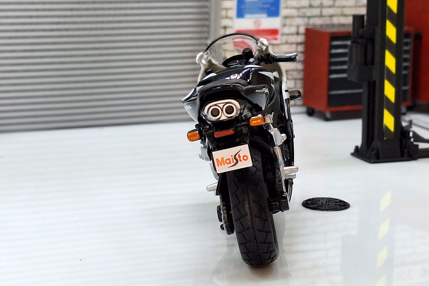 HONDA CBR1000RR  Black FireBlade 1:18 Scale Motorcycle