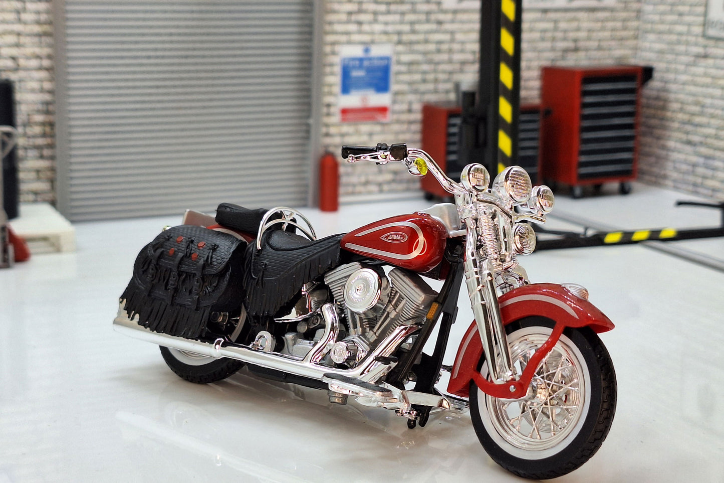 Harley Davidson FLSTS Heritage Springer 1999 Red  1:18 Scale Model