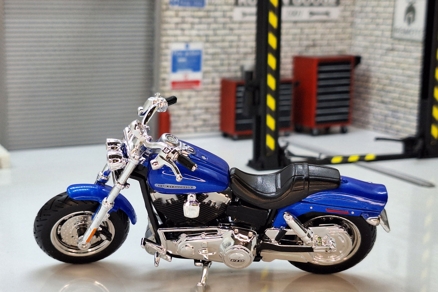 Harley Davidson FXDFSE CVO Fat Bob 2009 Blue 1:18 Scale