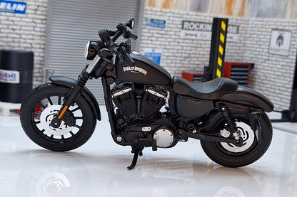 Harley Davidson  2014 Sportster Iron 883 1:12 Scale