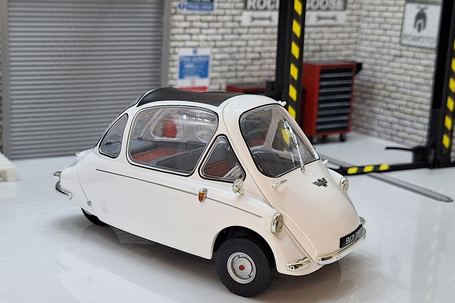 Heinkel Trojan White 1:18 Scale