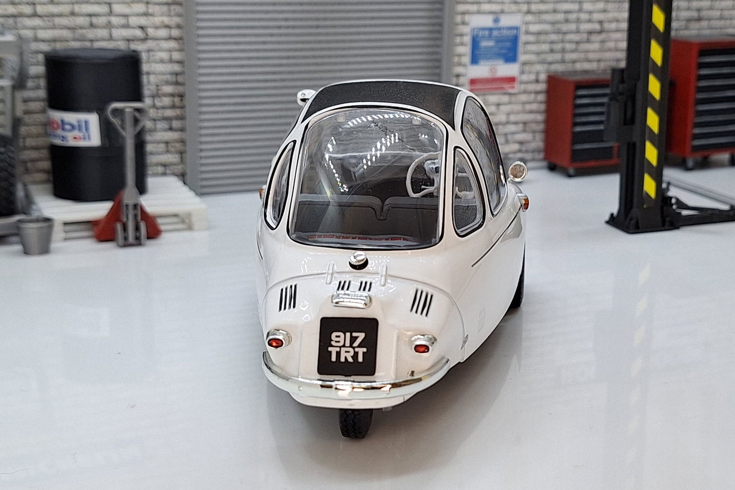 Heinkel Trojan White 1:18 Scale