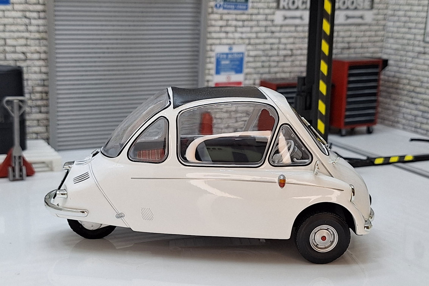 Heinkel Trojan White 1:18 Scale