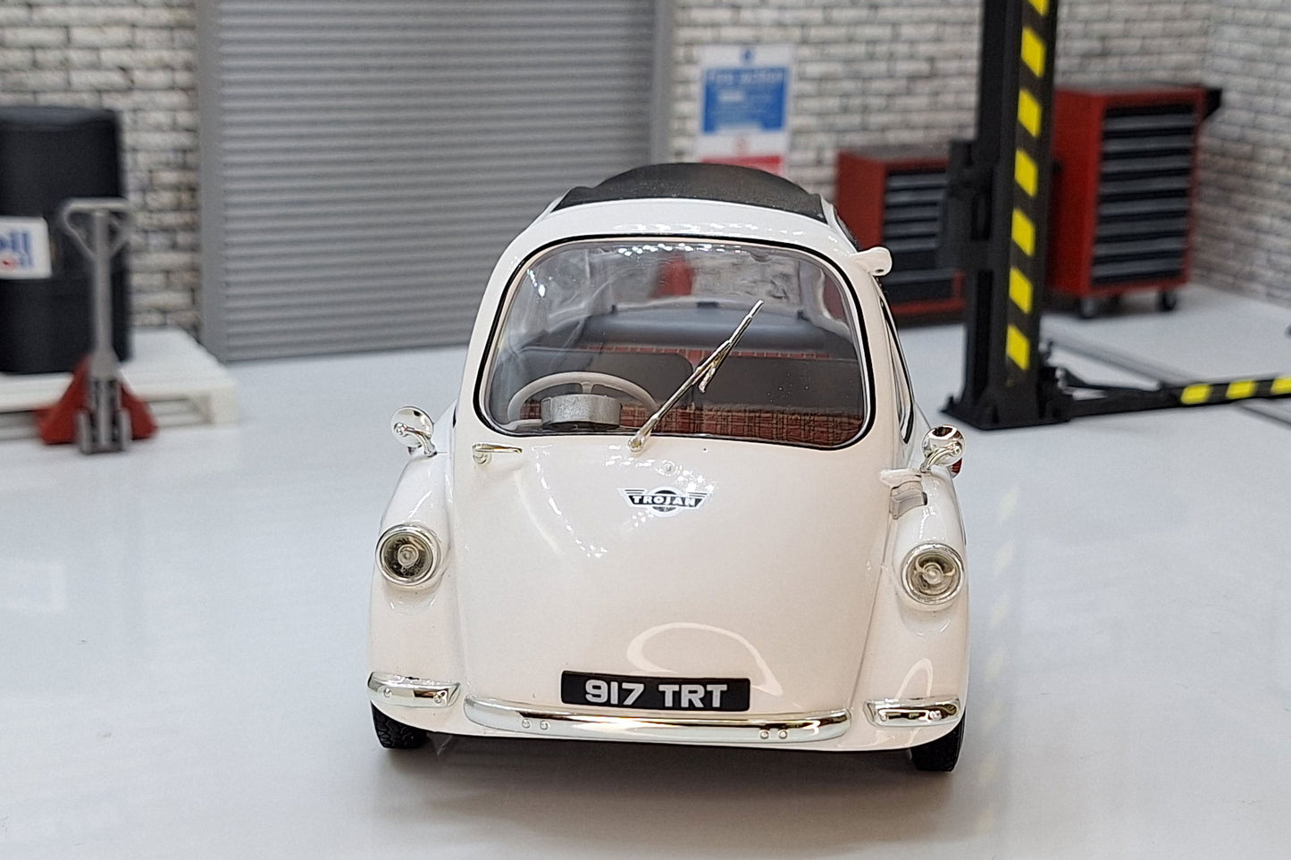 Heinkel Trojan White 1:18 Scale