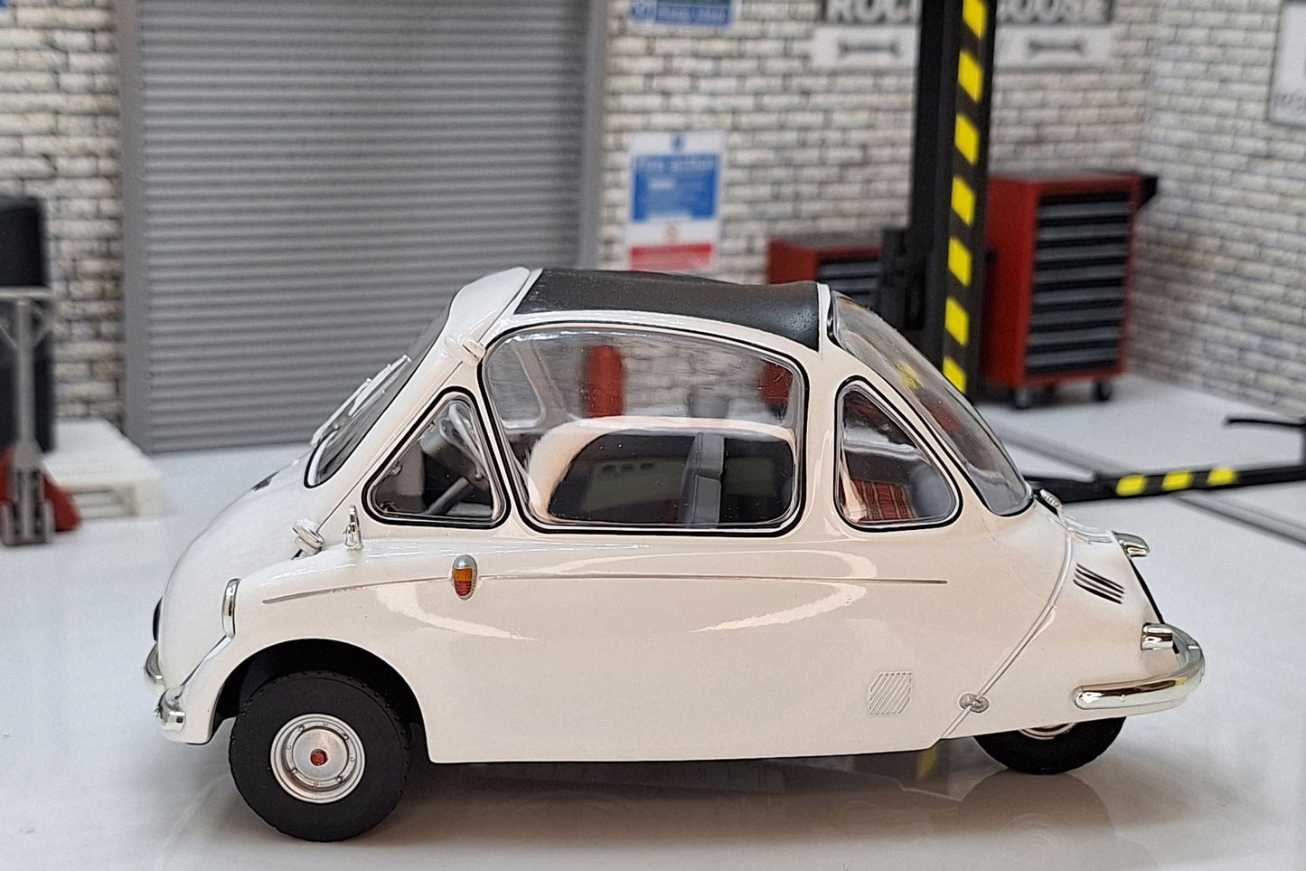 Heinkel Trojan White 1:18 Scale