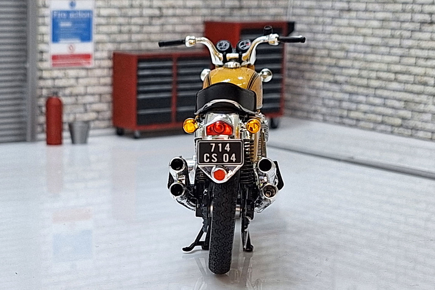 Honda CB750 1969 1:18 Scale Motorcycle