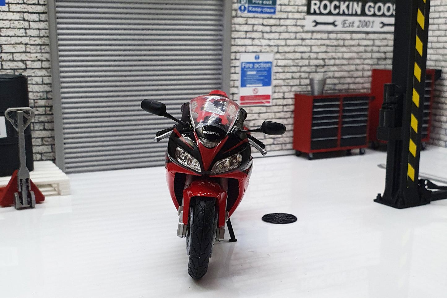 Honda CBR1000RR FireBlade 1:18 Scale Motorcycle