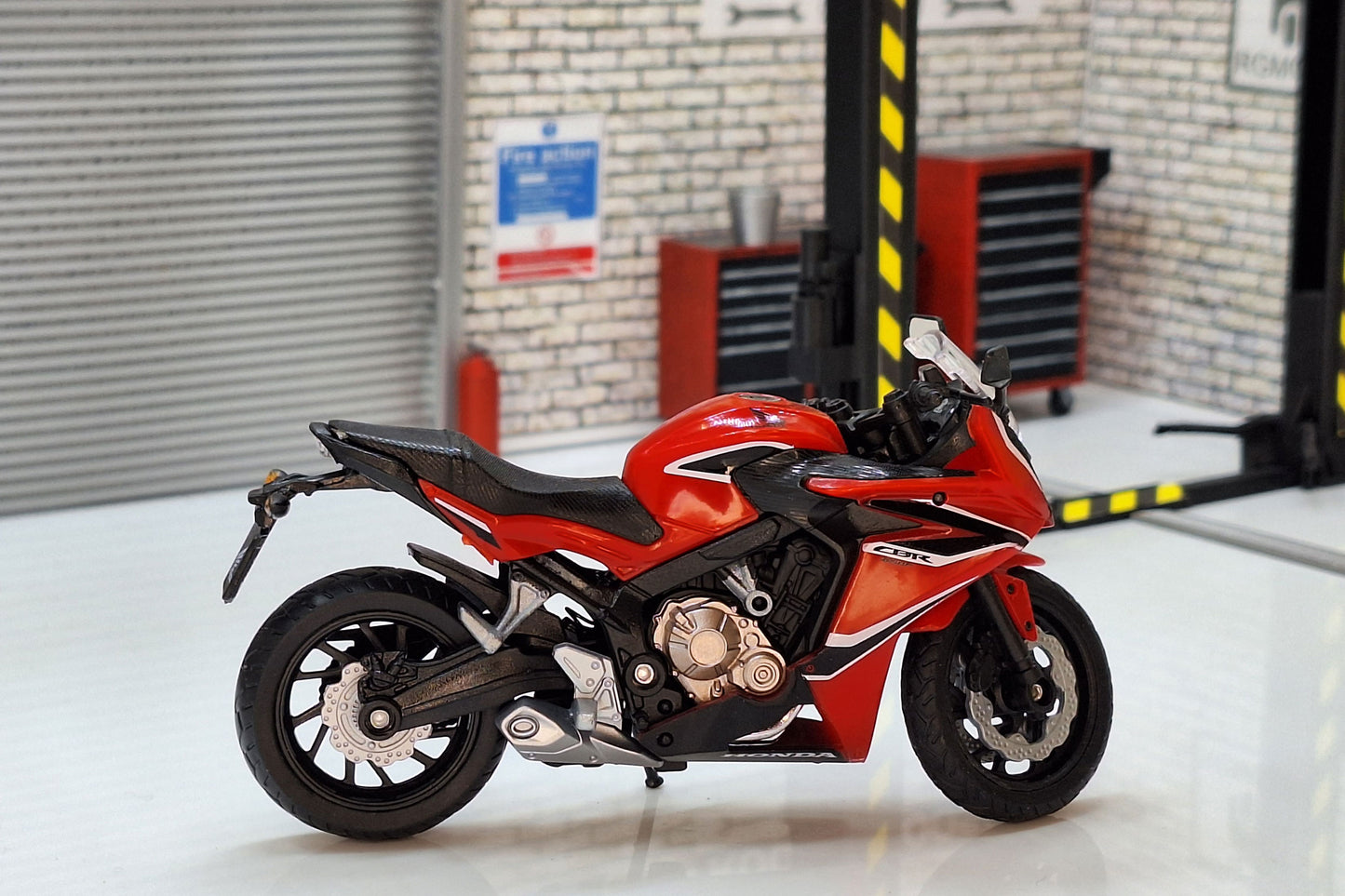 Honda CBR650F 2018  Red 1:18 Scale Motorcycle