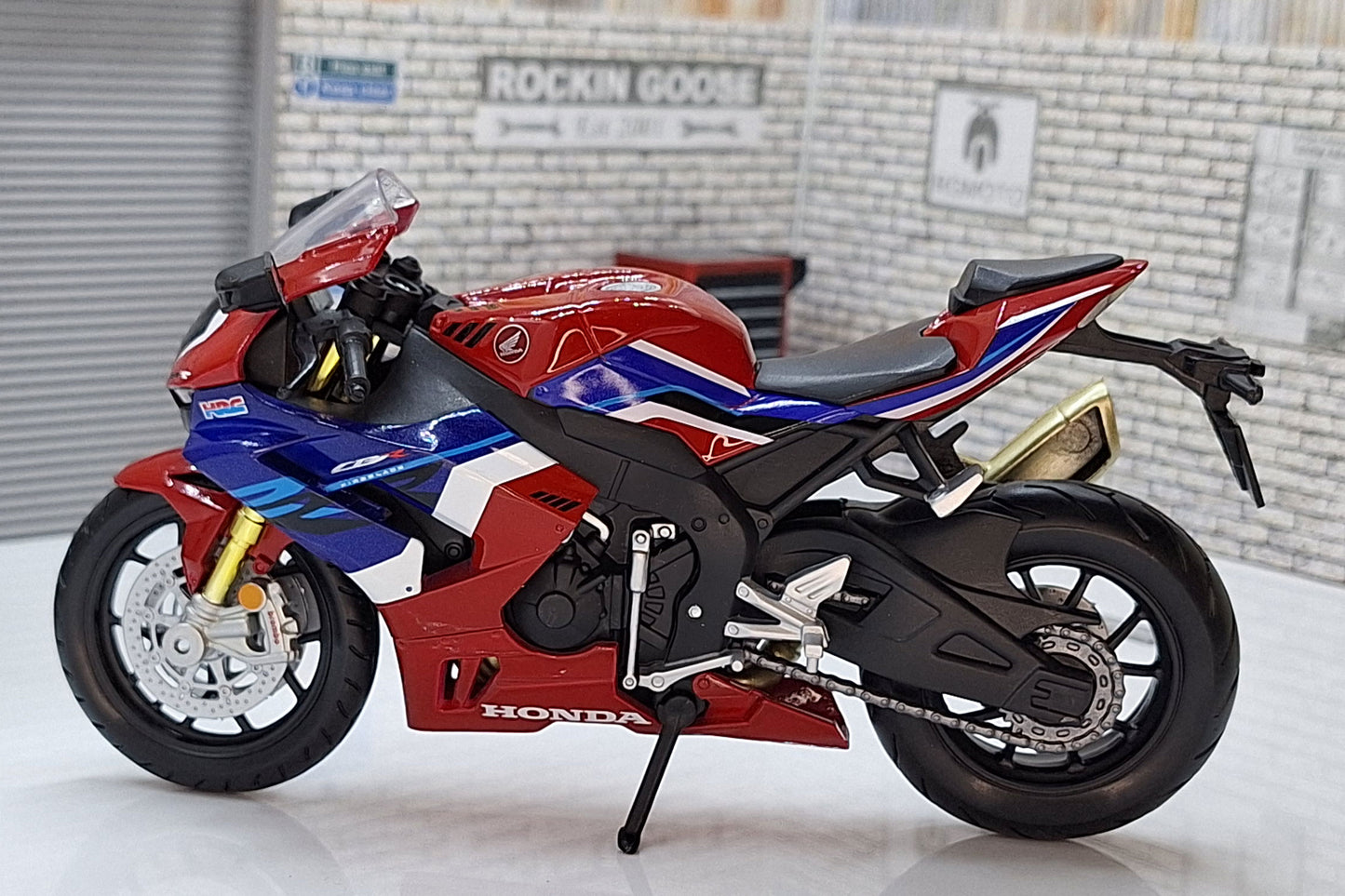 Honda CBR 1000RR Fireblade Red White Blue  1:12 Scale Motorcycle