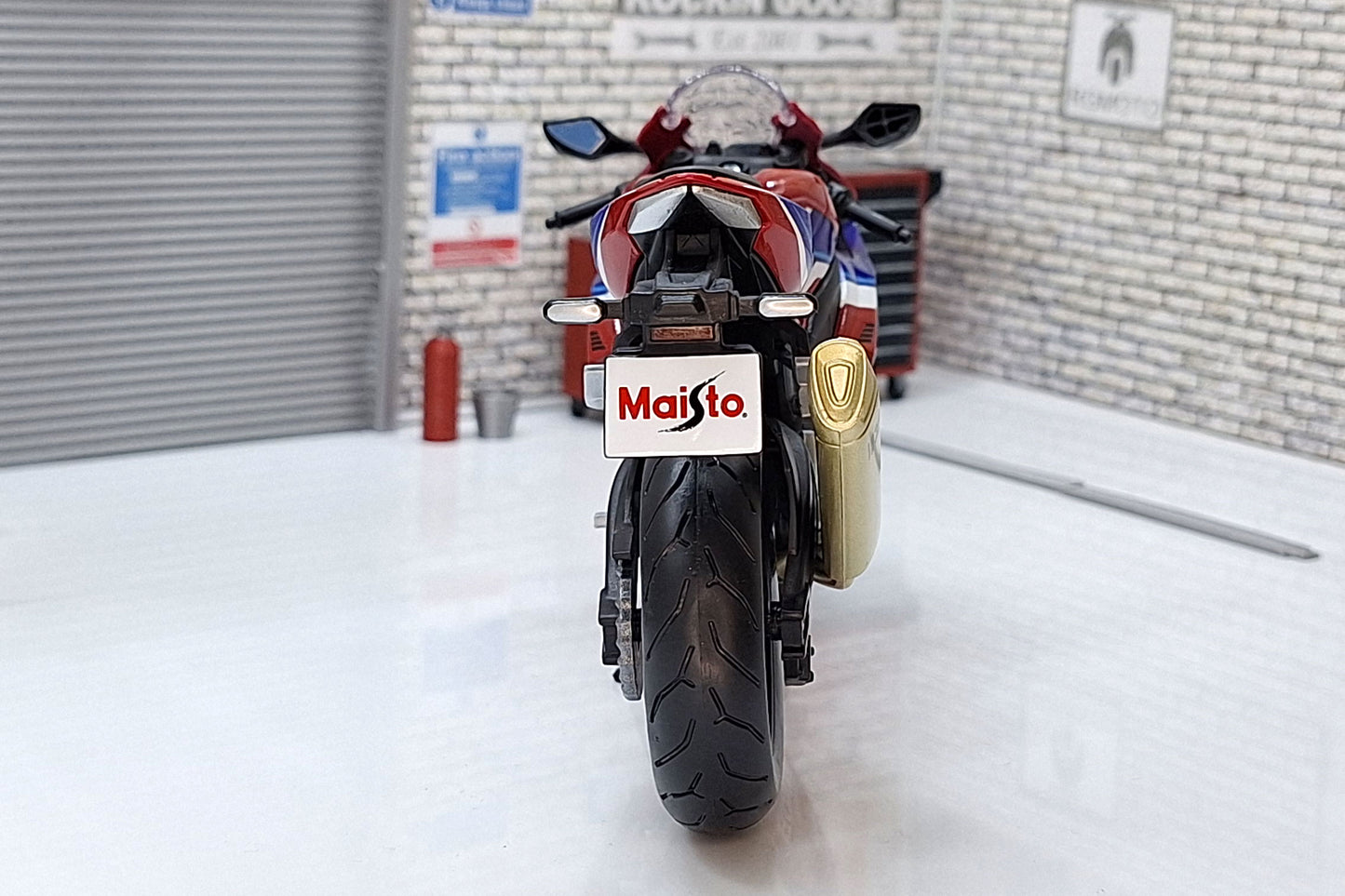 Honda CBR 1000RR Fireblade Red White Blue  1:12 Scale Motorcycle