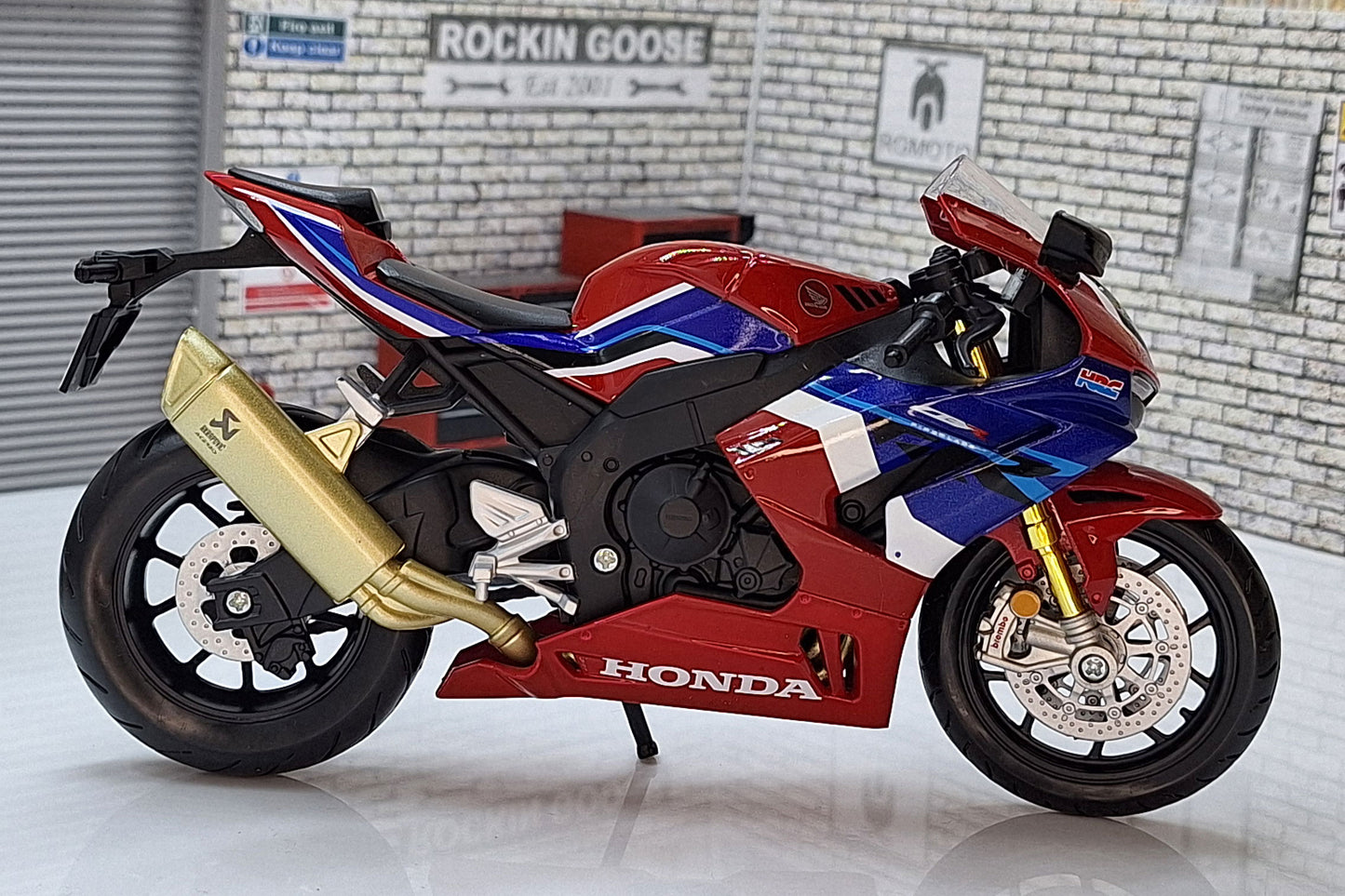 Honda CBR 1000RR Fireblade Red White Blue  1:12 Scale Motorcycle