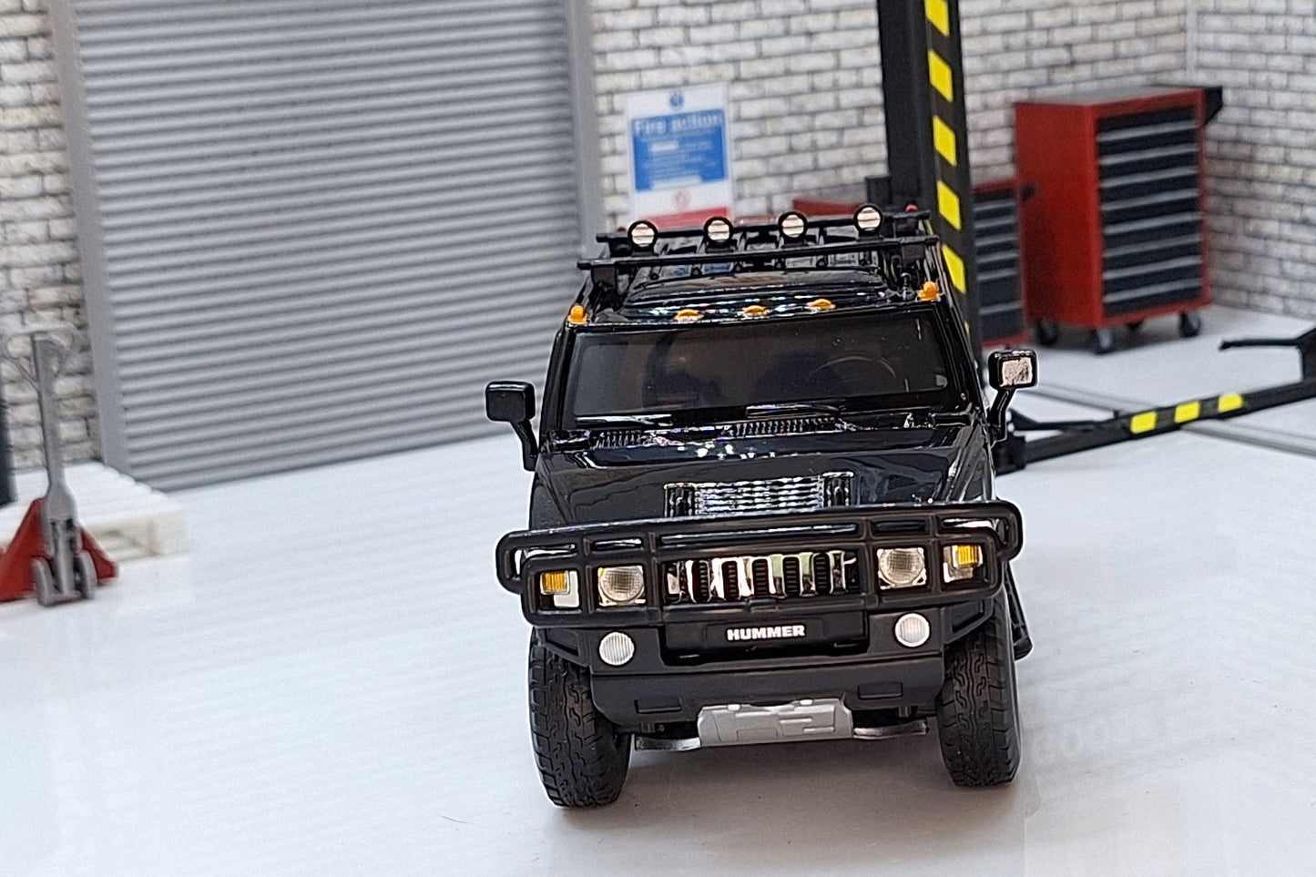 Hummer H2 Black 1:32 Scale Car