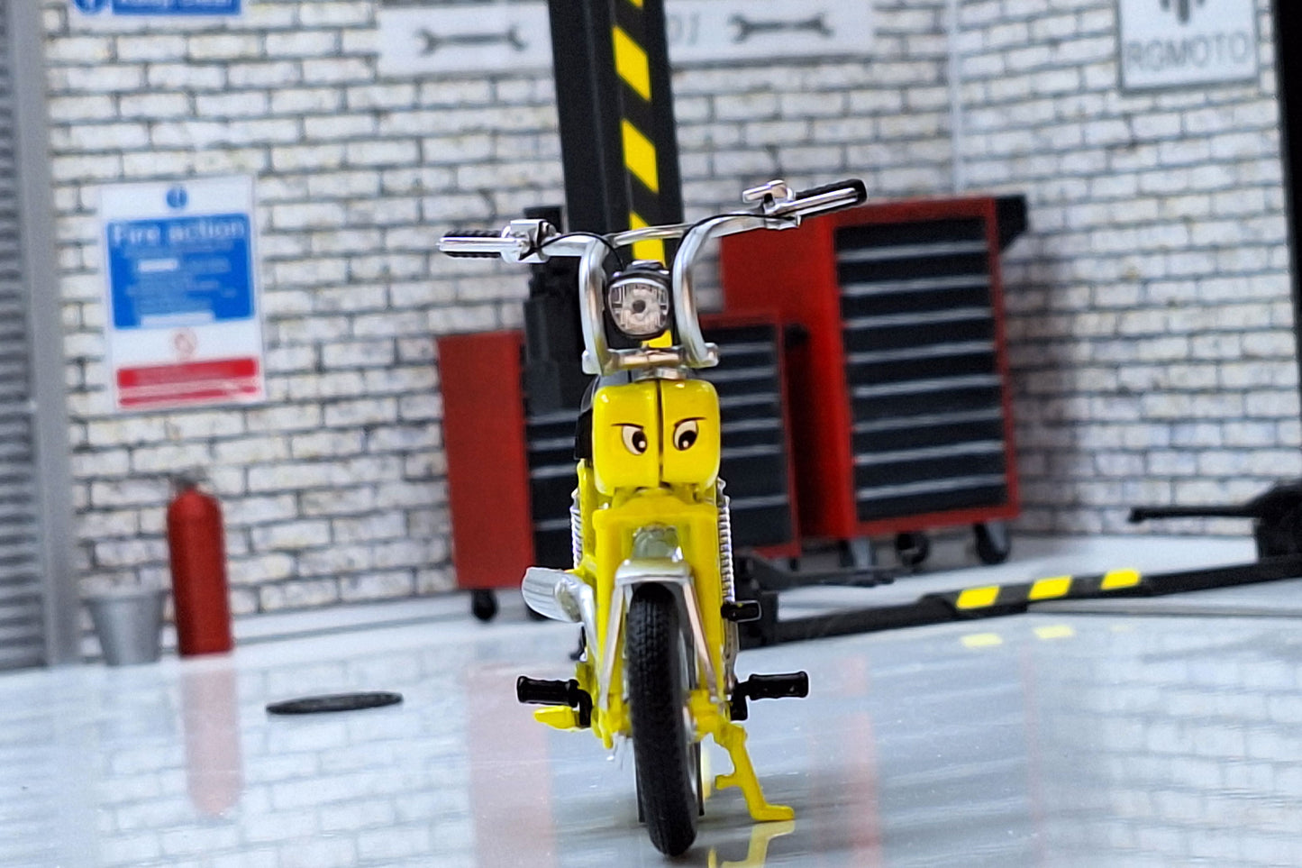 Italjet Go Go 1:18 Scale Monkey Bike