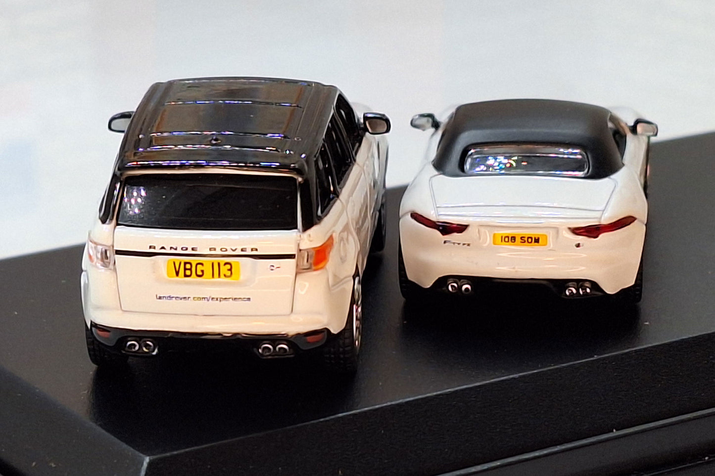 Jaguar / Land Rover Experience 2 car set 1:76 Scale Car Cased