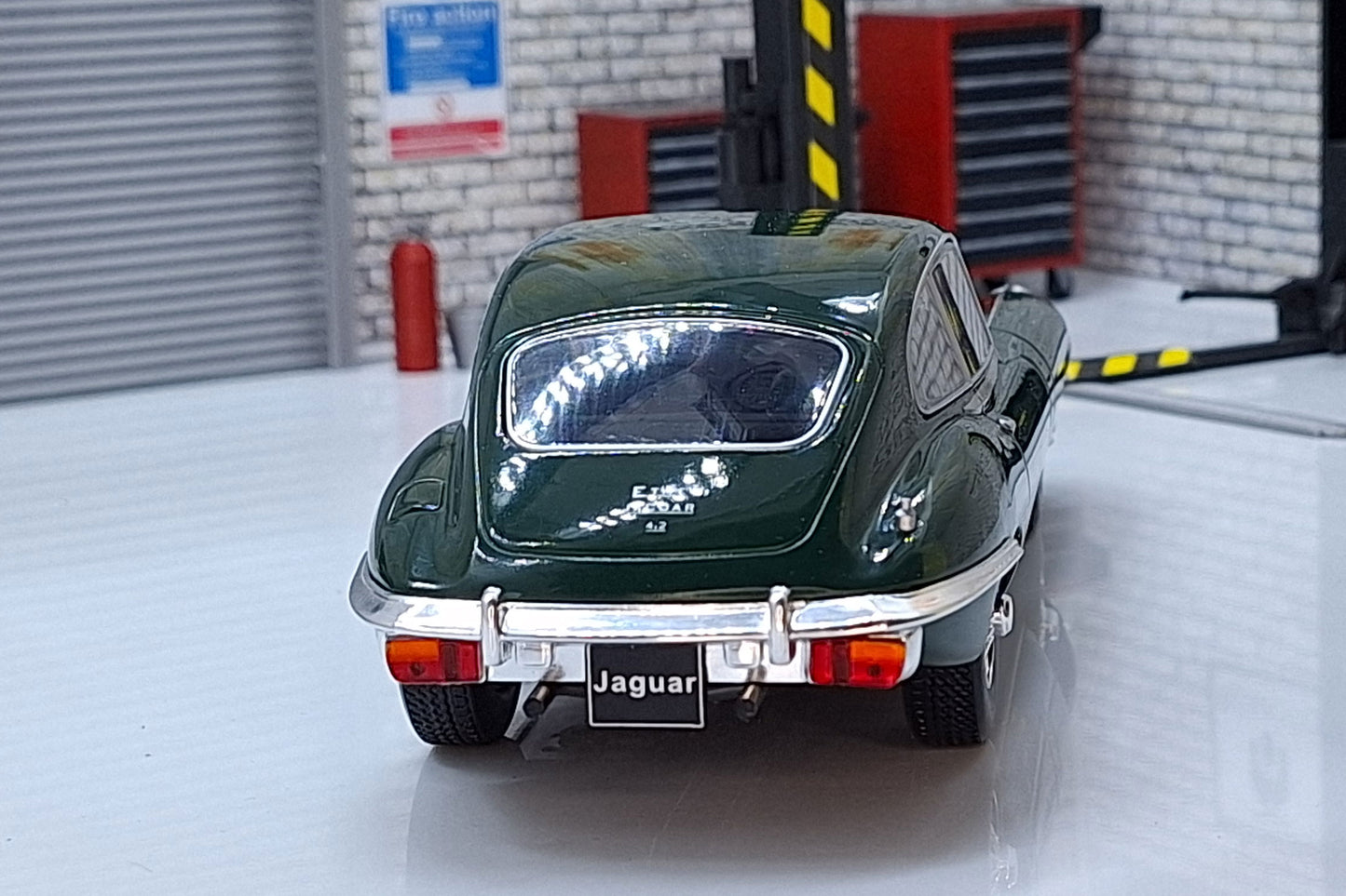 Jaguar E-Type Green 1:24 Scale by Whitebox
