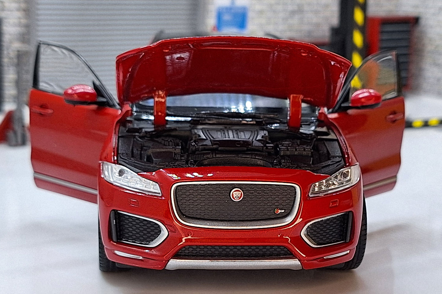 Jaguar F-Pace - Red 1:24 Scale Car