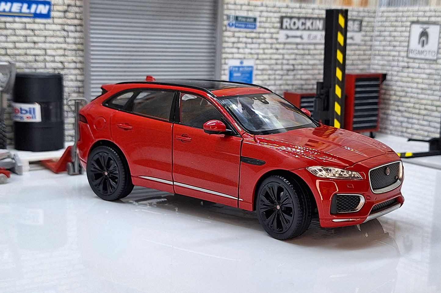 Jaguar F-Pace - Red 1:24 Scale Car