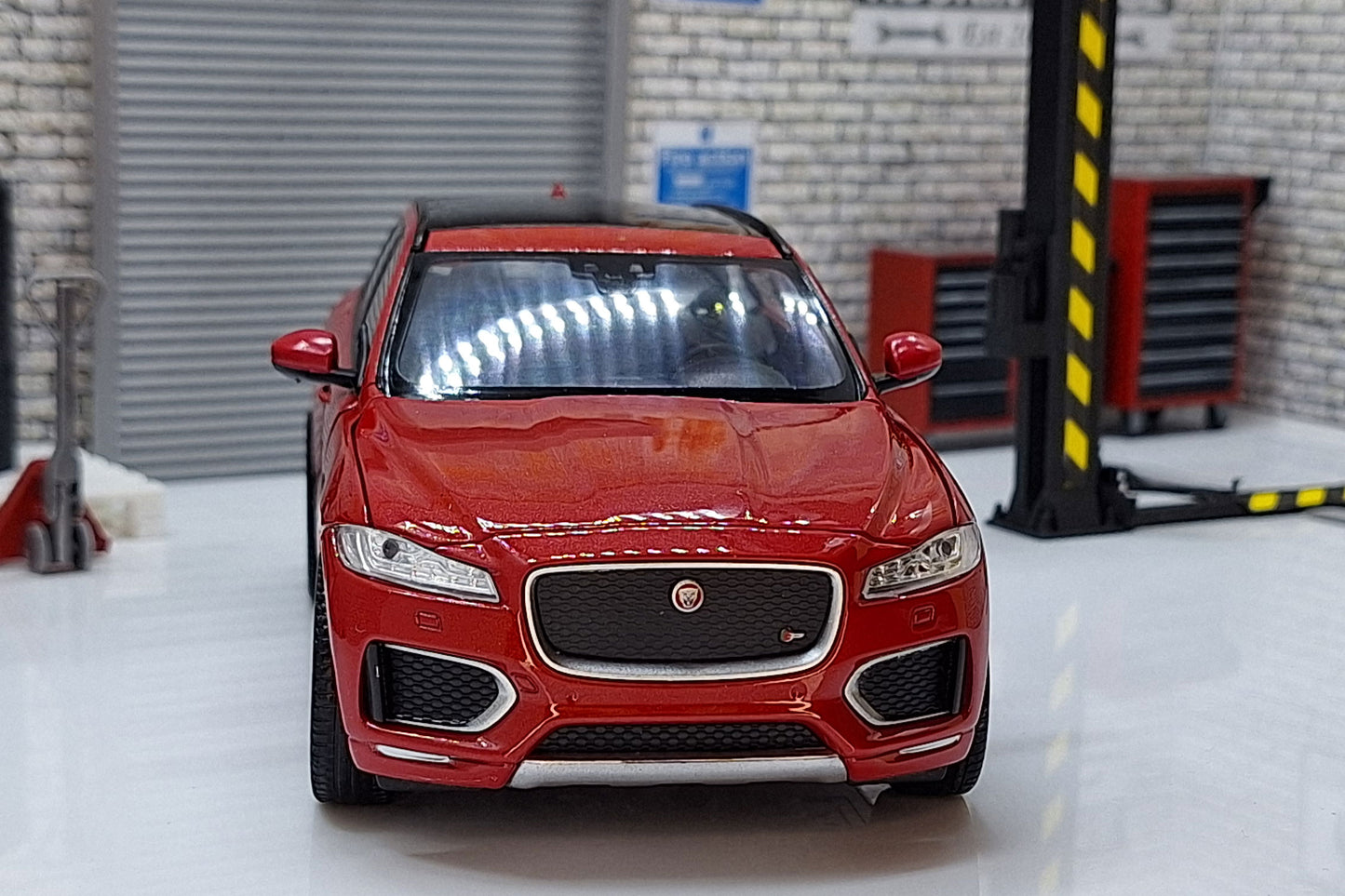 Jaguar F-Pace - Red 1:24 Scale Car