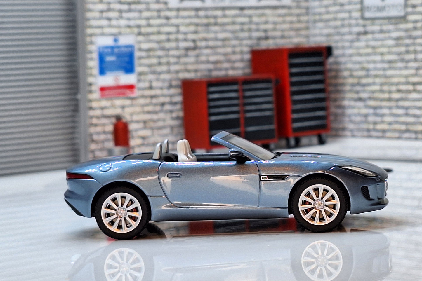 Jaguar F-Type - V8 S Convertible - Grey 1:43 Scale Car Cased