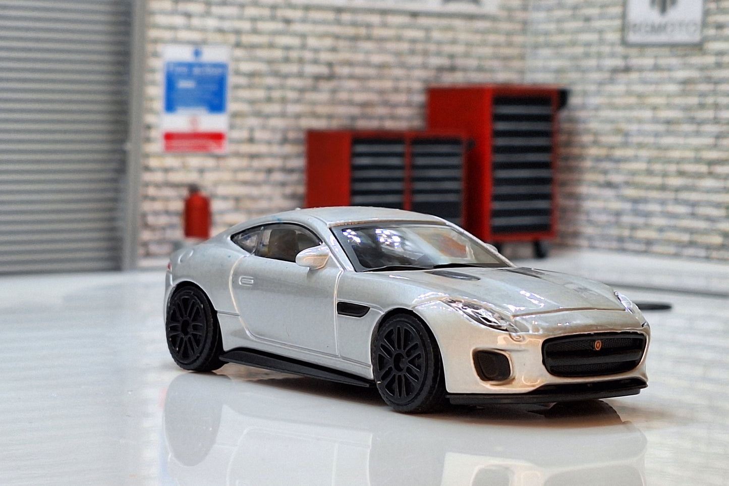 Jaguar F-Type R Silver 1:43 Scale Car Bburago