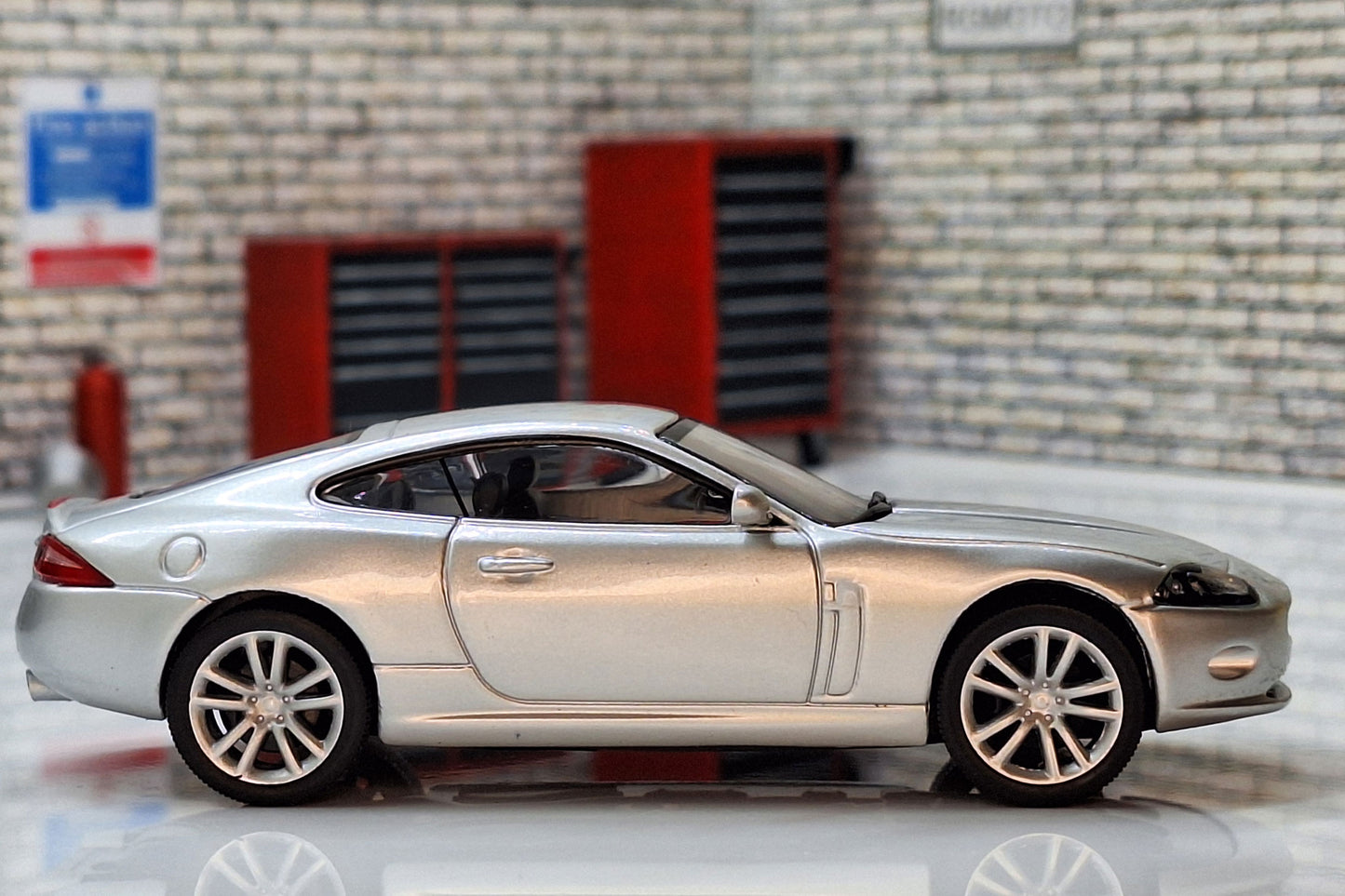 Jaguar XK Coupe 2006 Cased 1:43 Scale Supercar