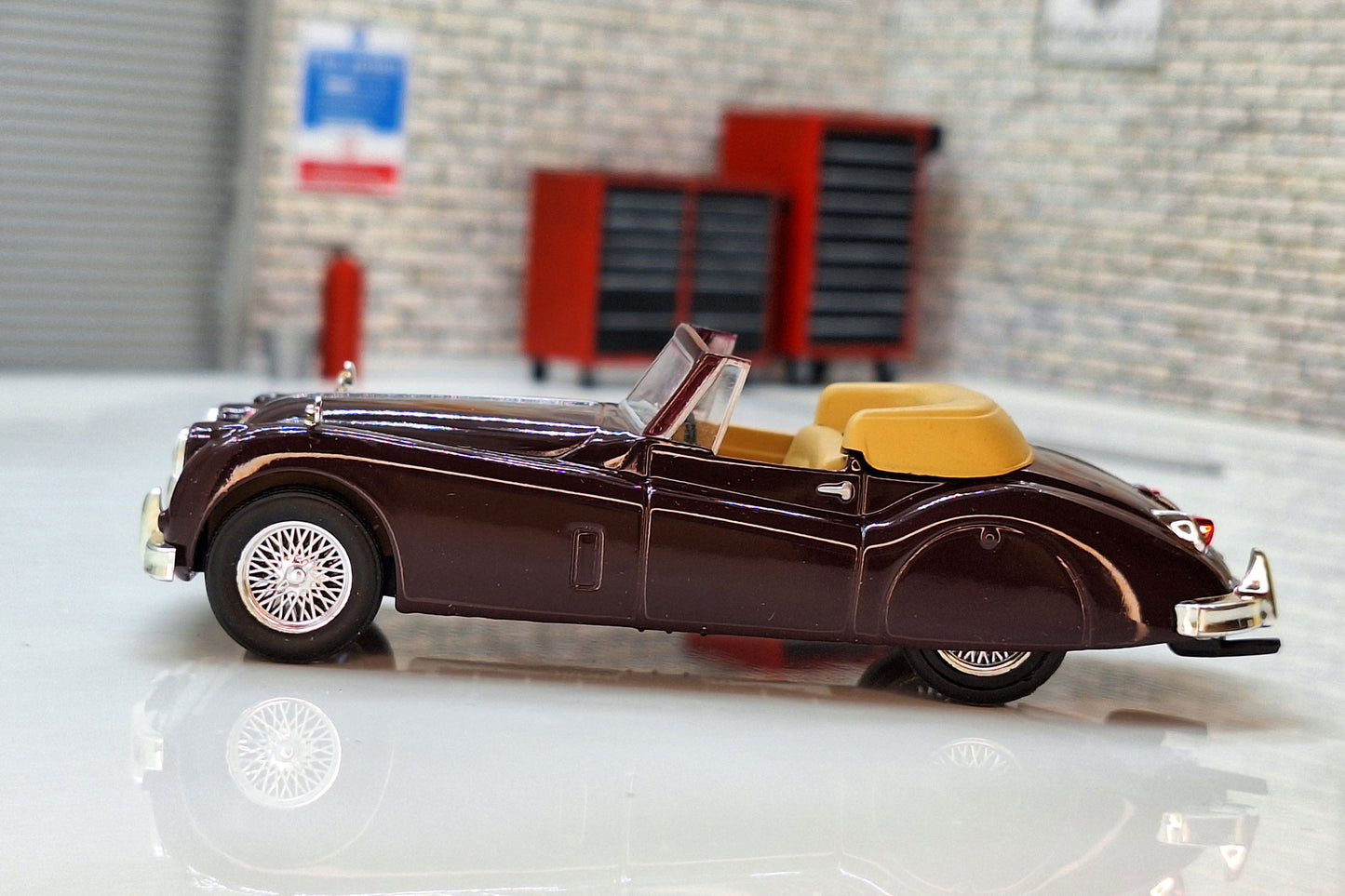 Jaguar XK140 - Maroon 1:43 Scale