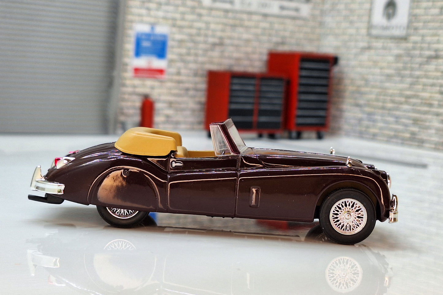 Jaguar XK140 - Maroon 1:43 Scale