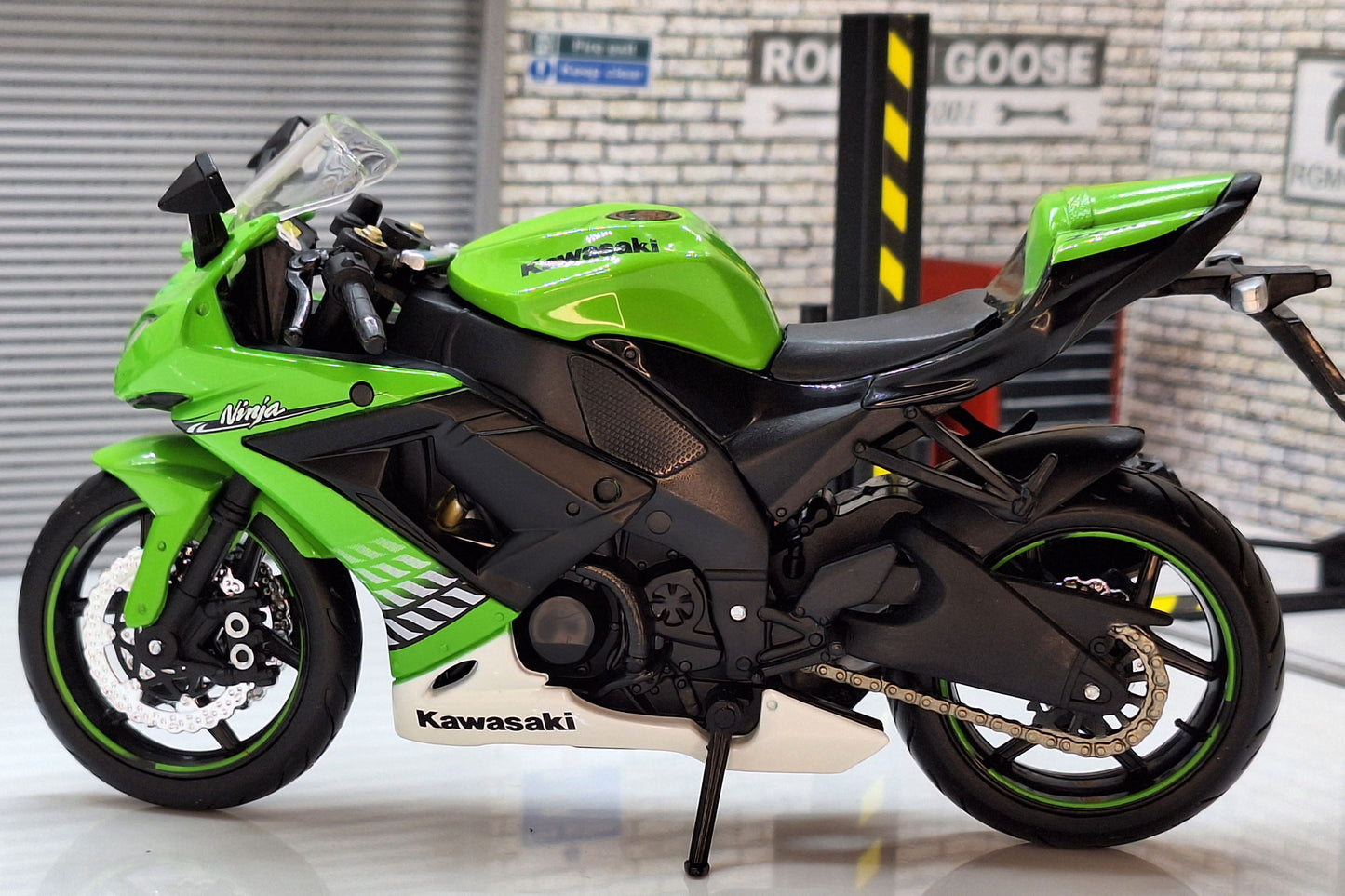 KAWASAKI Ninja ZX-10R Green 1:12 Scale