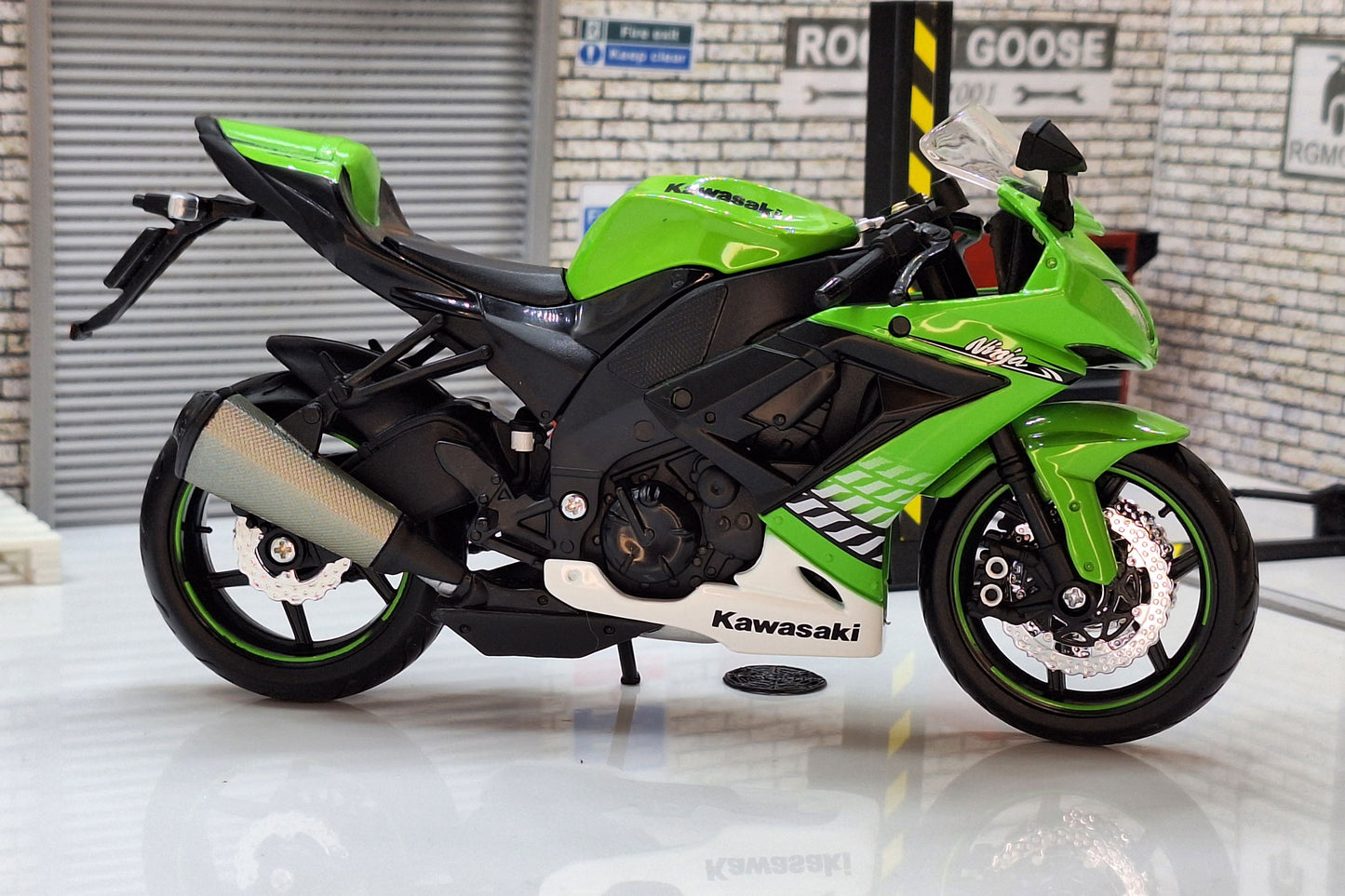 KAWASAKI Ninja ZX-10R Green 1:12 Scale