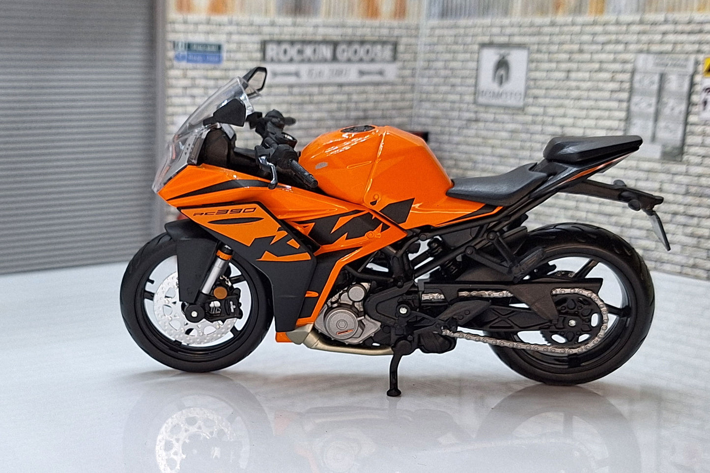 KTM RC 390 Orange/Black 1:12 Scale Motorcycle