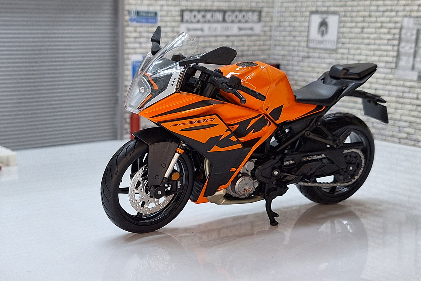 KTM RC 390 Orange/Black 1:12 Scale Motorcycle