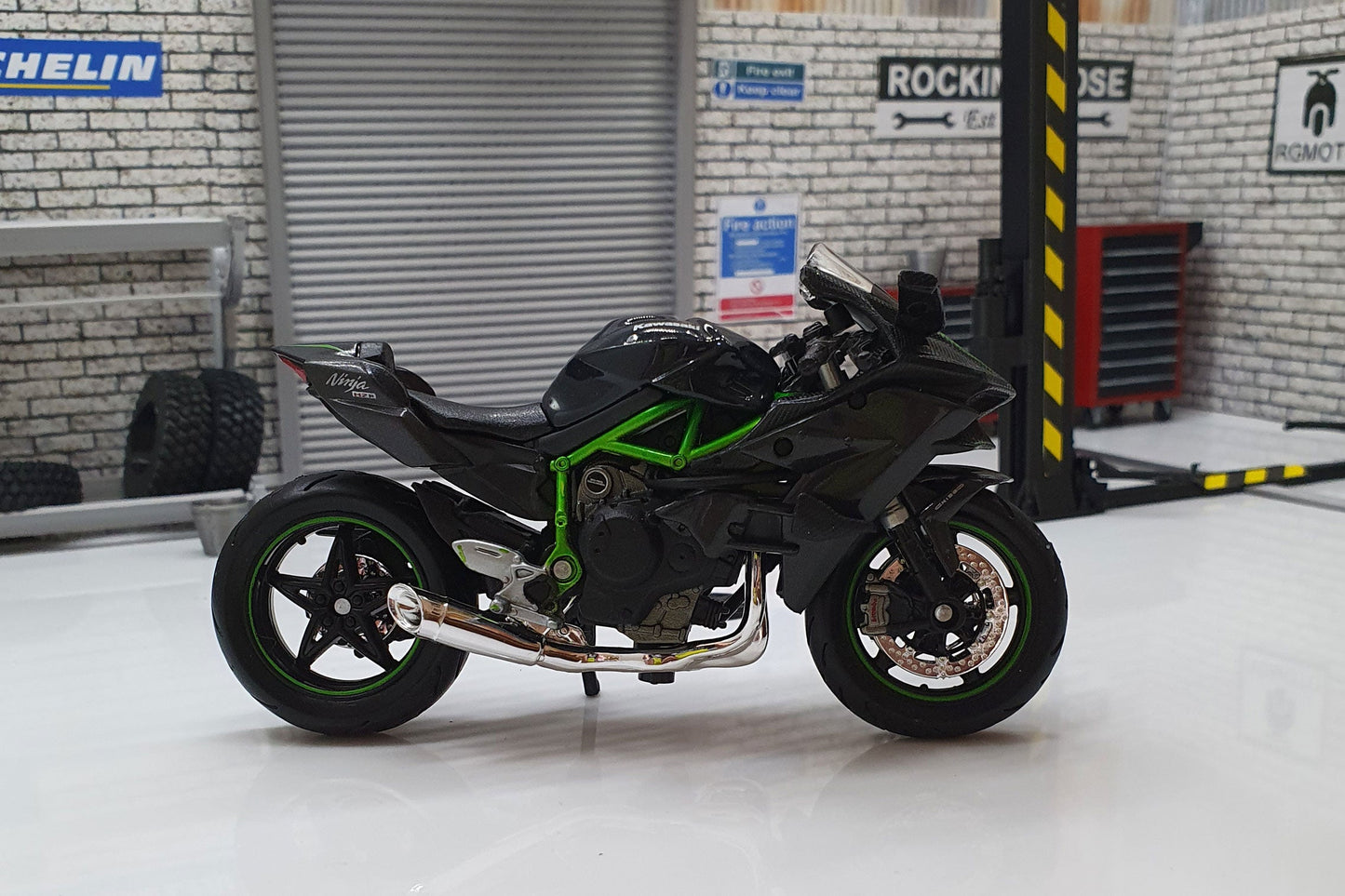 Kawasaki Ninja H2 R Black1:12 Scale