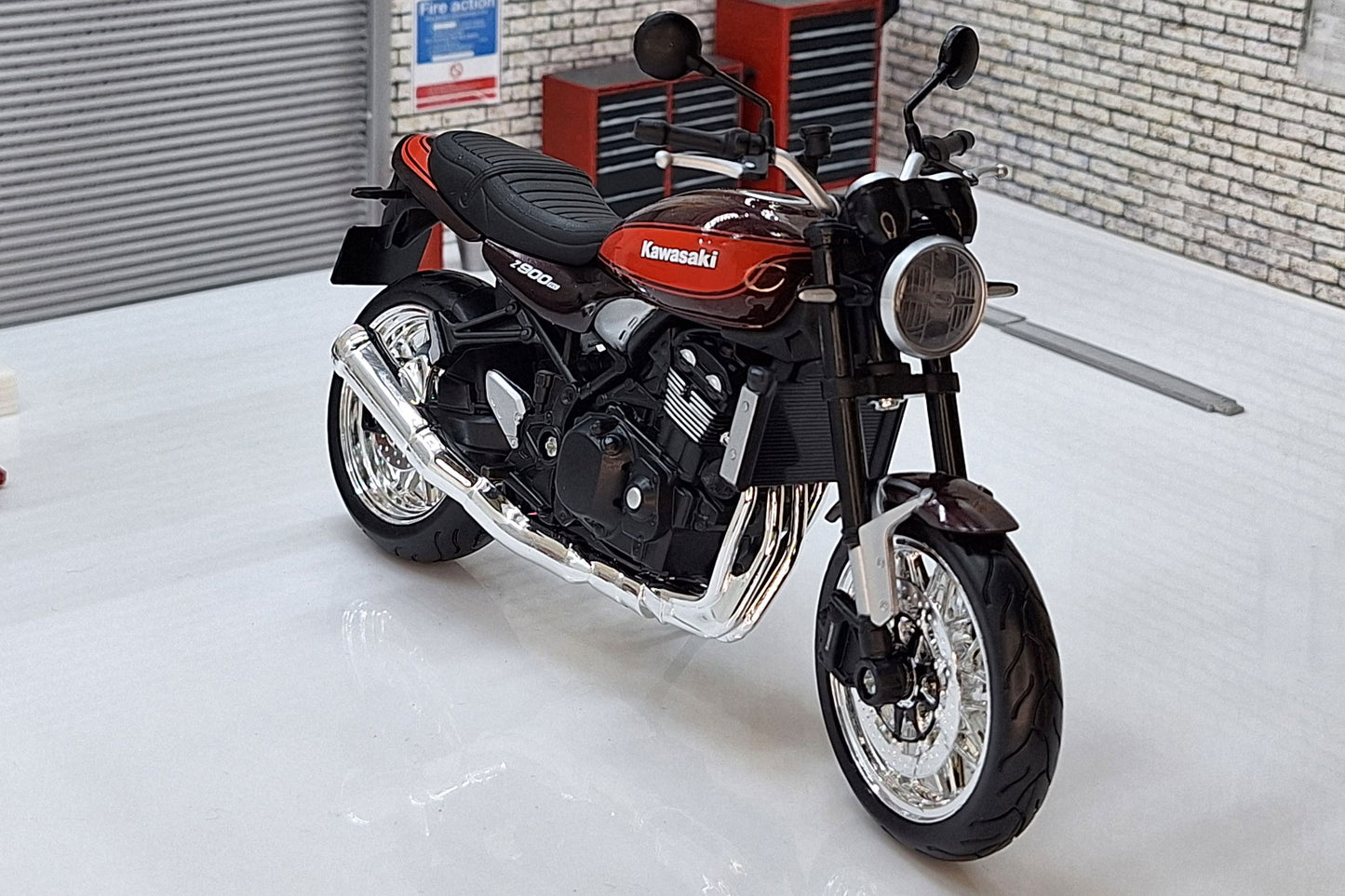 Kawasaki Z900RS 1:12 Scale