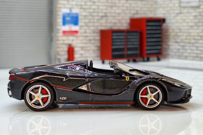 La Ferrari Aperta 2016 Cased 1:43 Scale