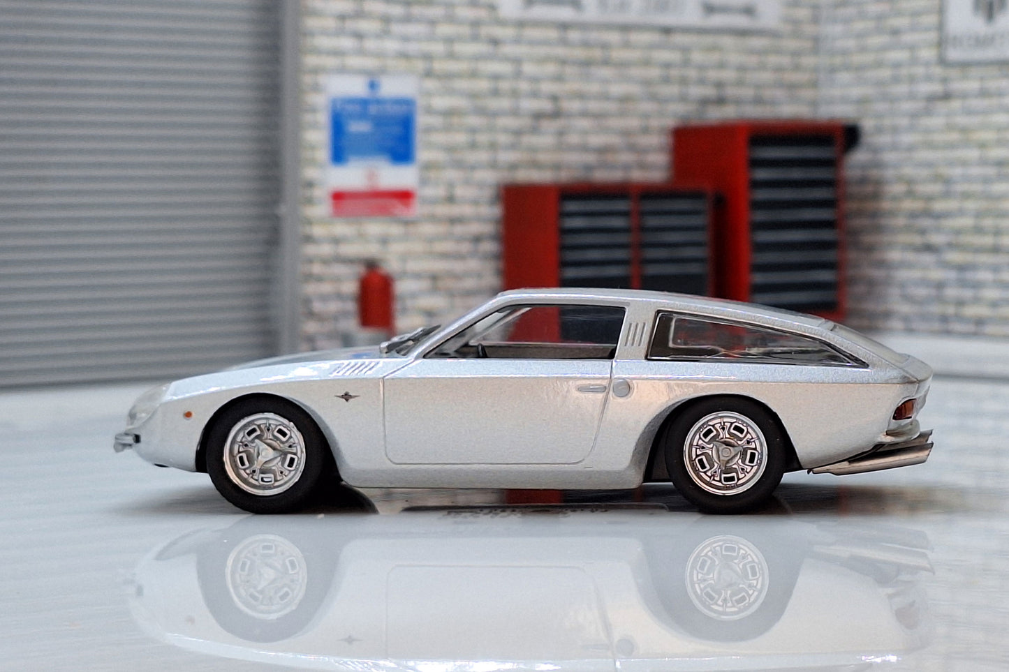 Lamborghini 4000GT Flying Star 1966 Cased 1:43 Scale Supercar