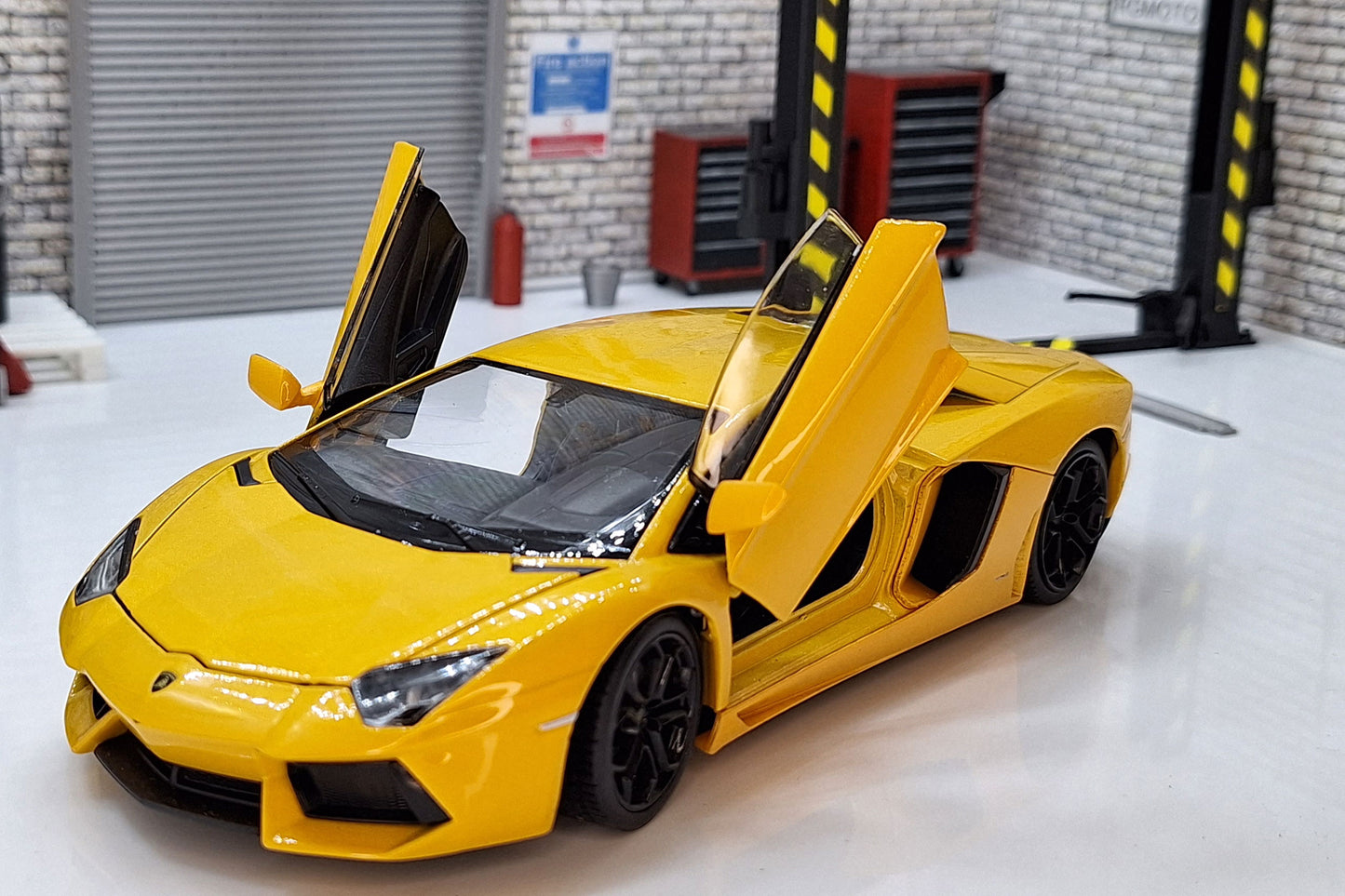 Lamborghini Aventador LP700-4 1:24 Scale