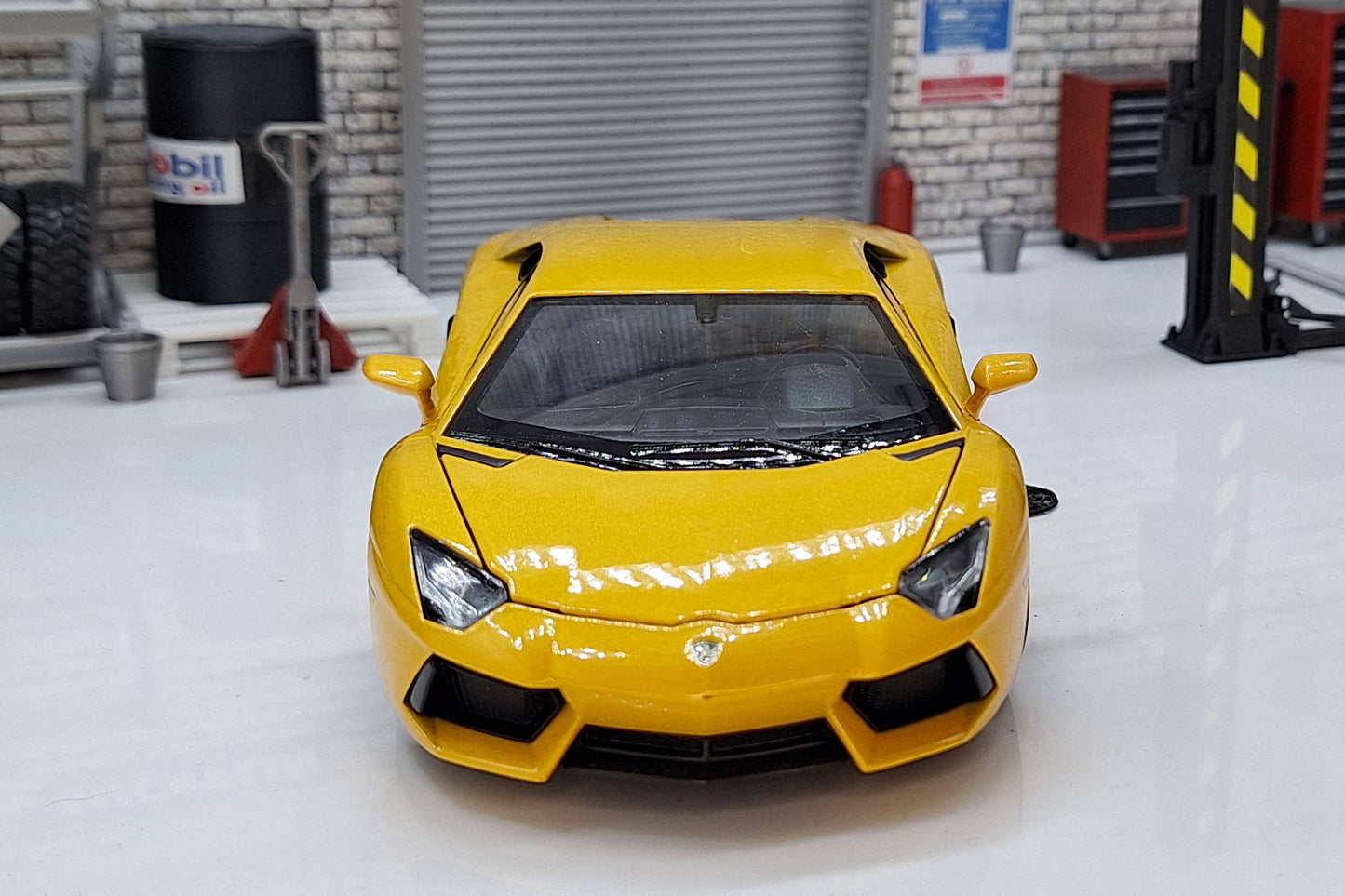 Lamborghini Aventador LP700-4 1:24 Scale