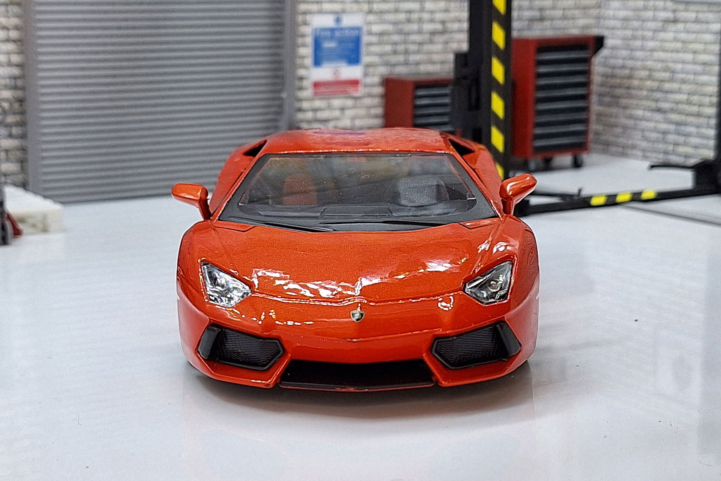 Lamborghini Aventador LP700-4 Deep Orange 1:24 Scale