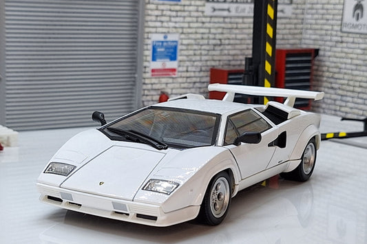 Lamborghini Countach White  1:24 Scale