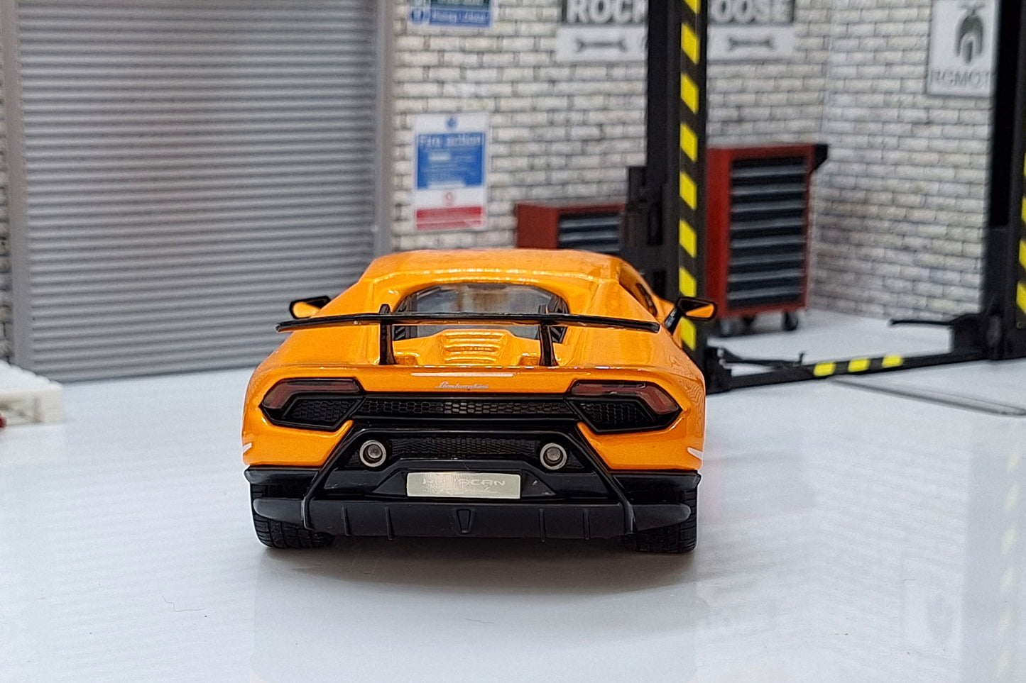 Lamborghini Huracan LP610-4 - Orange 1:24 Scale