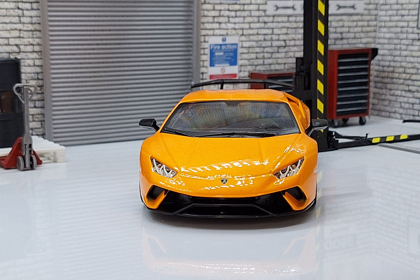 Lamborghini Huracan LP610-4 - Orange 1:24 Scale