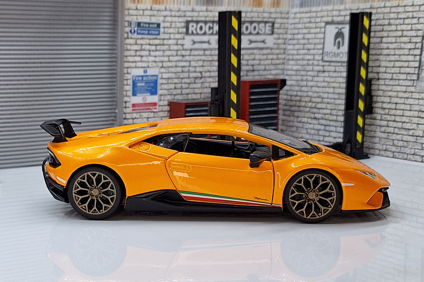 Lamborghini Huracan LP610-4 - Orange 1:24 Scale