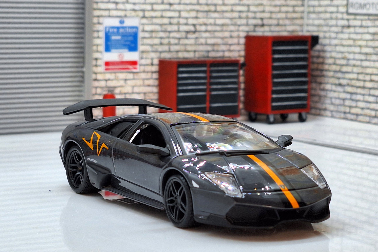 Lamborghini Murcielago LP 670-4 SV Grey 1:32 Scale Car