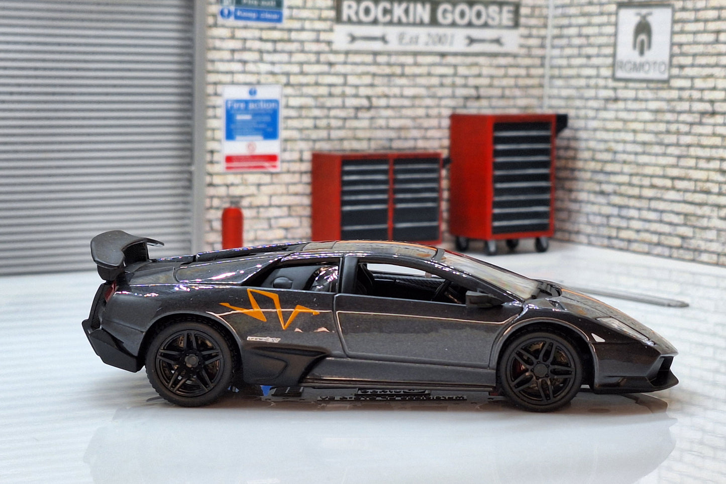 Lamborghini Murcielago LP 670-4 SV Grey 1:32 Scale Car