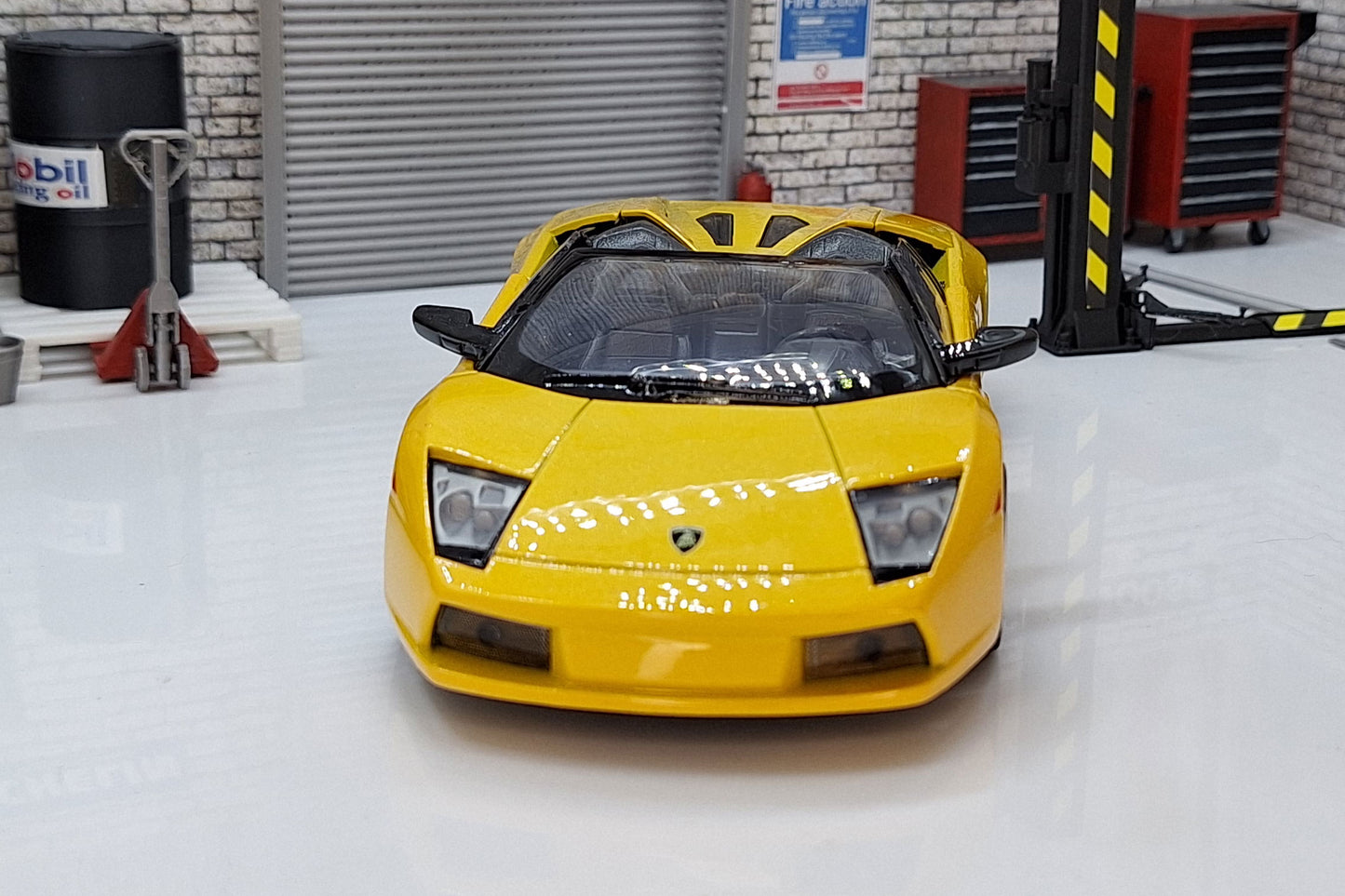 Lamborghini Murcielago Roadster  1:24 Scale