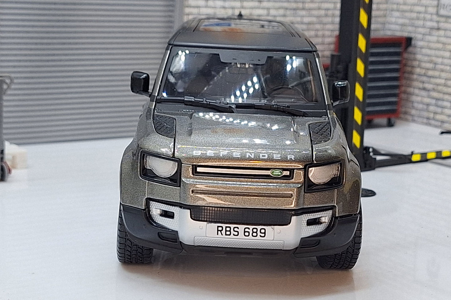 Land Rover Defender 110 4 Door Grey 1:24 Scale