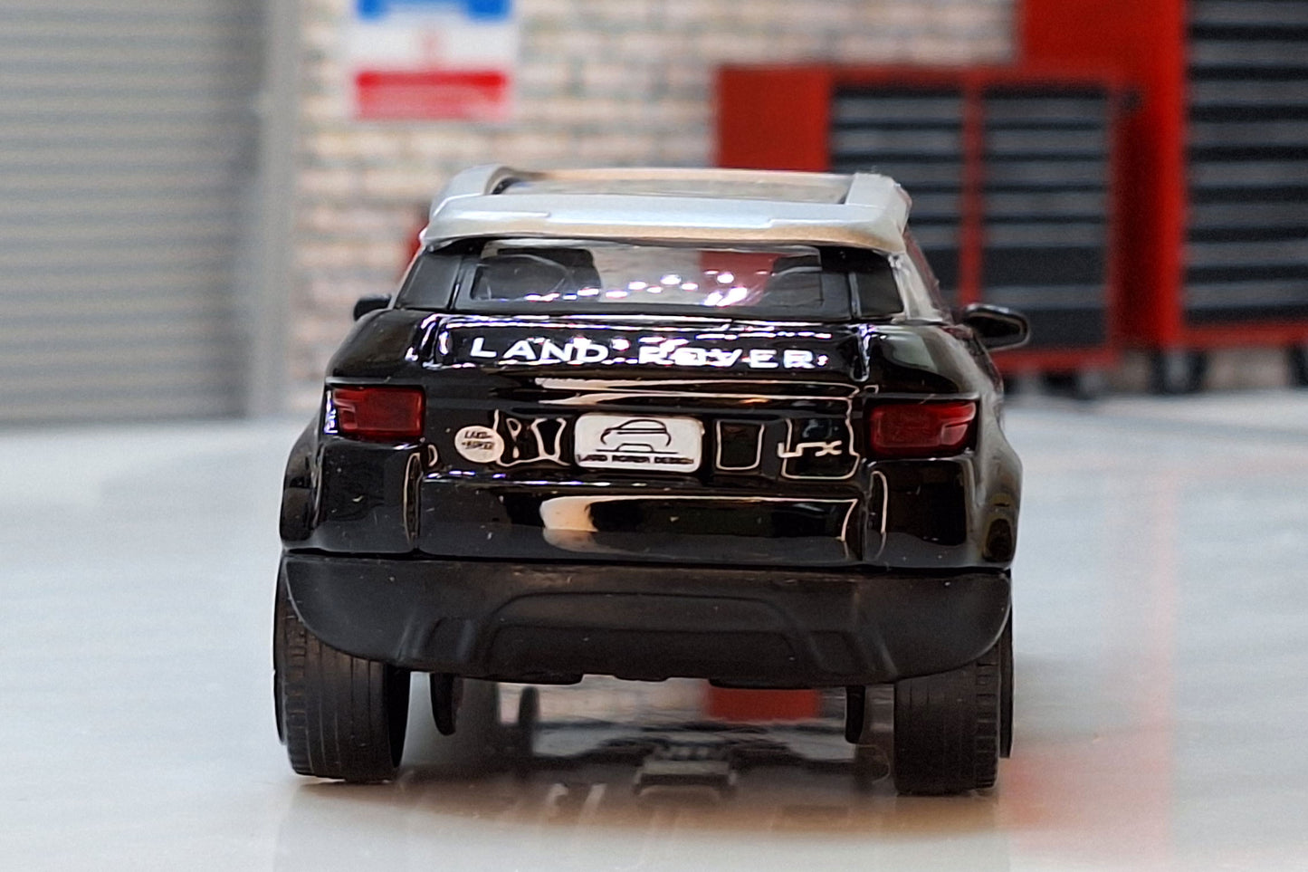 Land Rover LRX (Evoque) 2010 - Black1:43 Scale Bburago