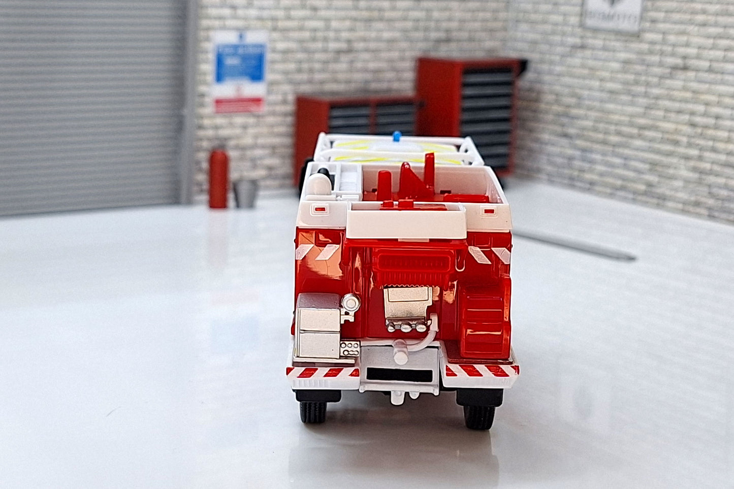 Mercedes UNIMOG U5000 FIRE Engine  1:50 Scale Model