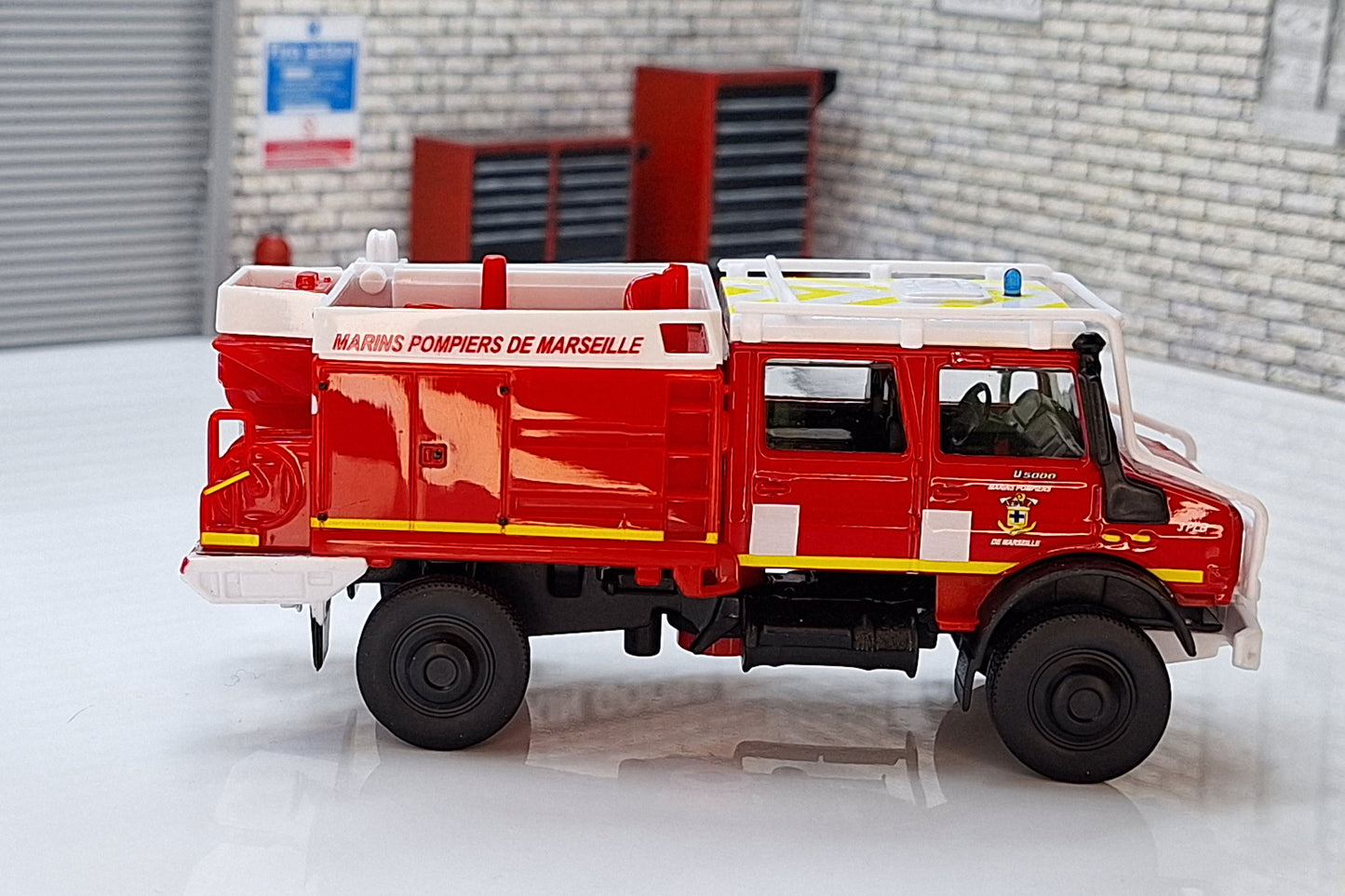 Mercedes UNIMOG U5000 FIRE Engine  1:50 Scale Model